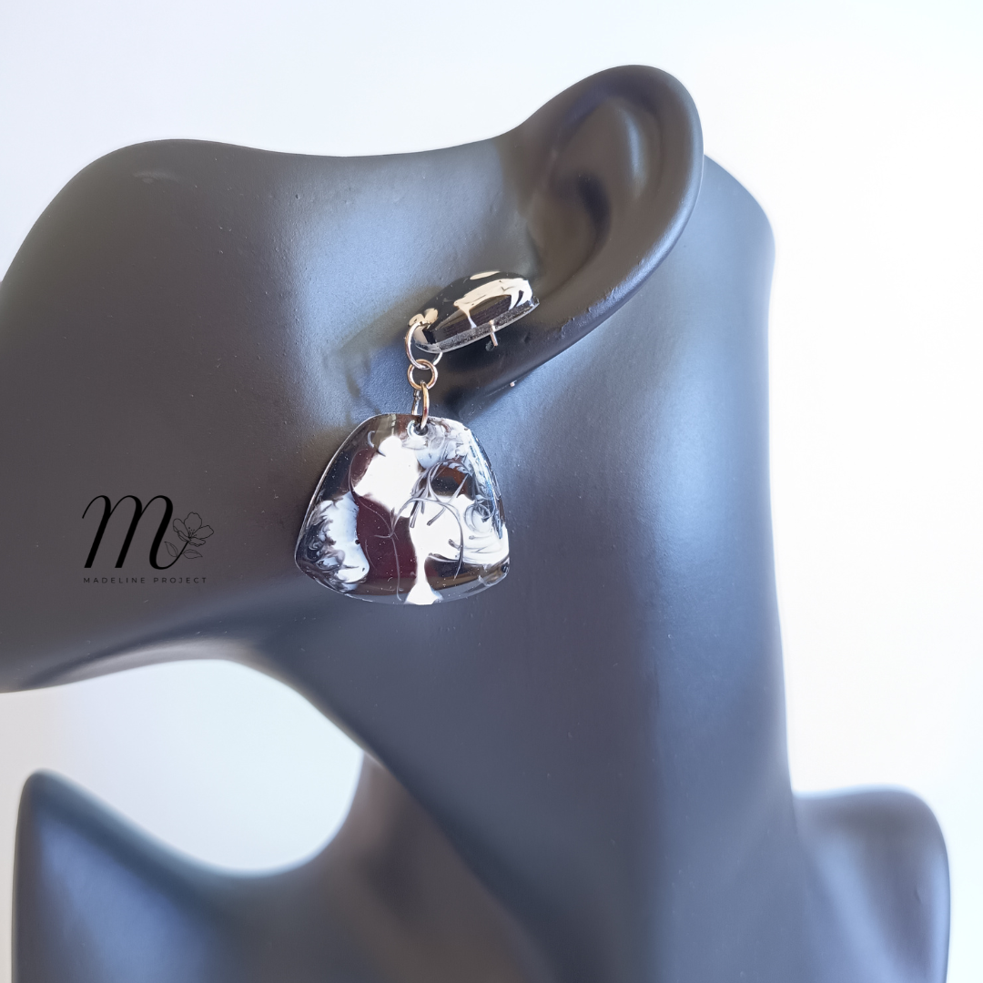 Svartvit - Black and White Resin Earrings