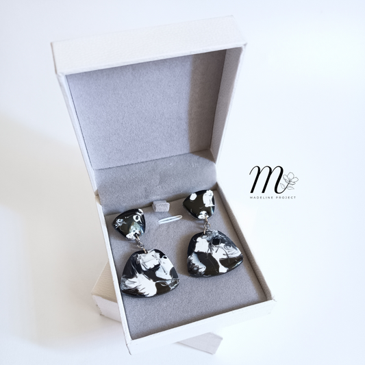 Svartvit - Black and White Resin Earrings