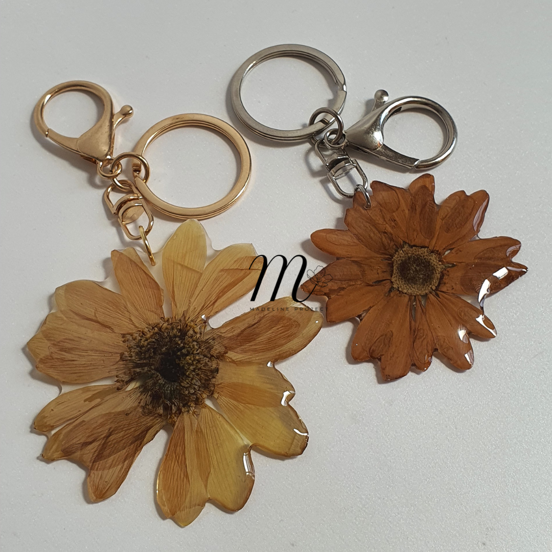 Pressed Flower Keepsake Keychain – Custom Bouquet Memorial in Gold or Silver