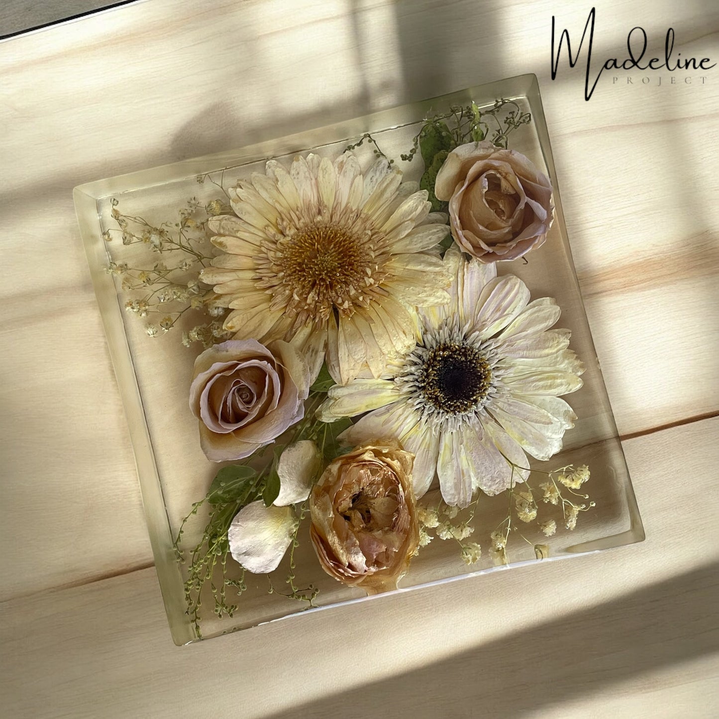 Preserved Wedding Flower Resin Table – Round 50 cm Keepsake